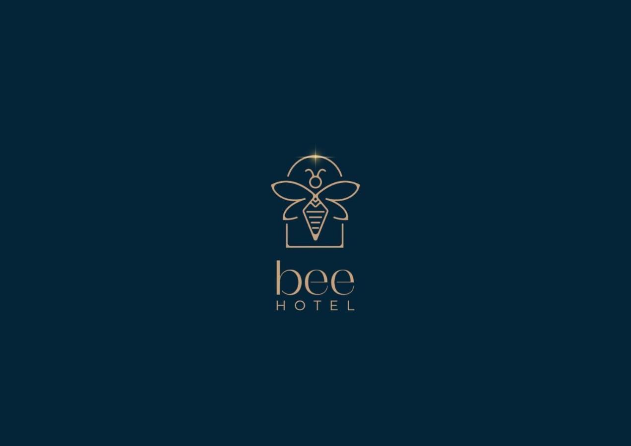 Bee Hotel Вльора Екстер'єр фото